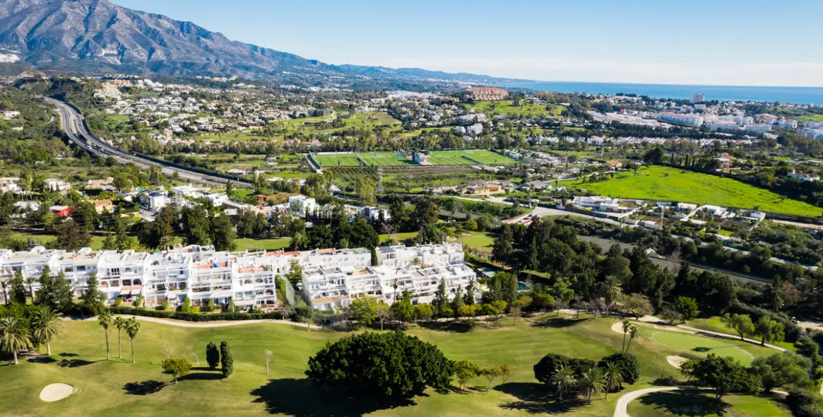 Venta de apartamento en planta media en Benahavís 22