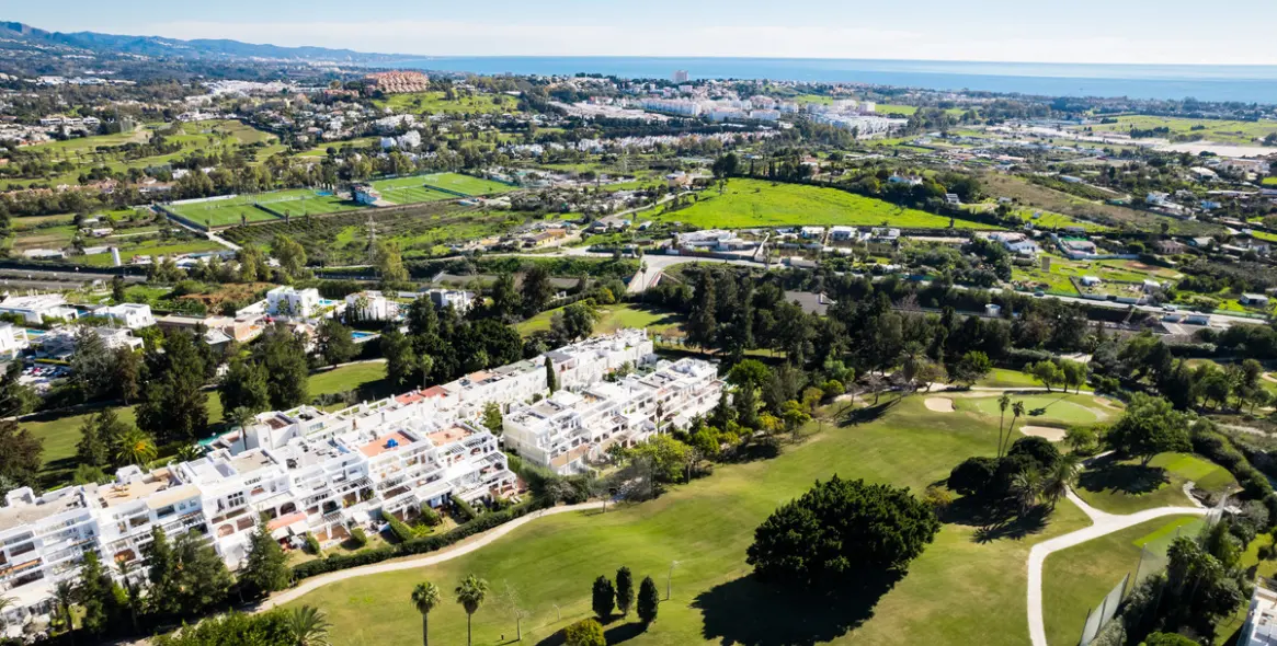 Venta de apartamento en planta media en Benahavís 23