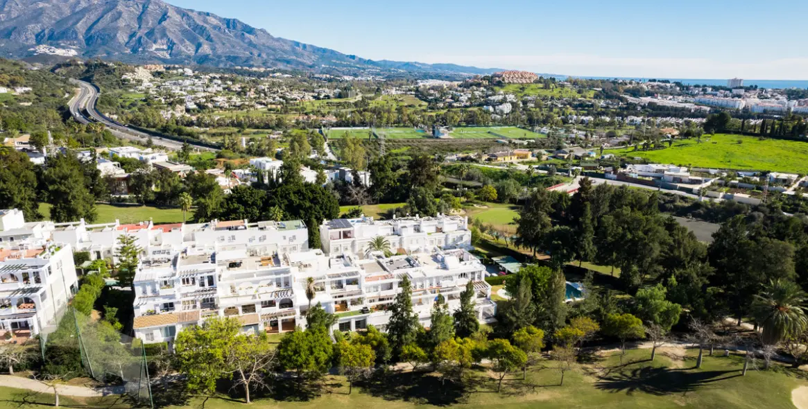 Venta de apartamento en planta media en Benahavís 24