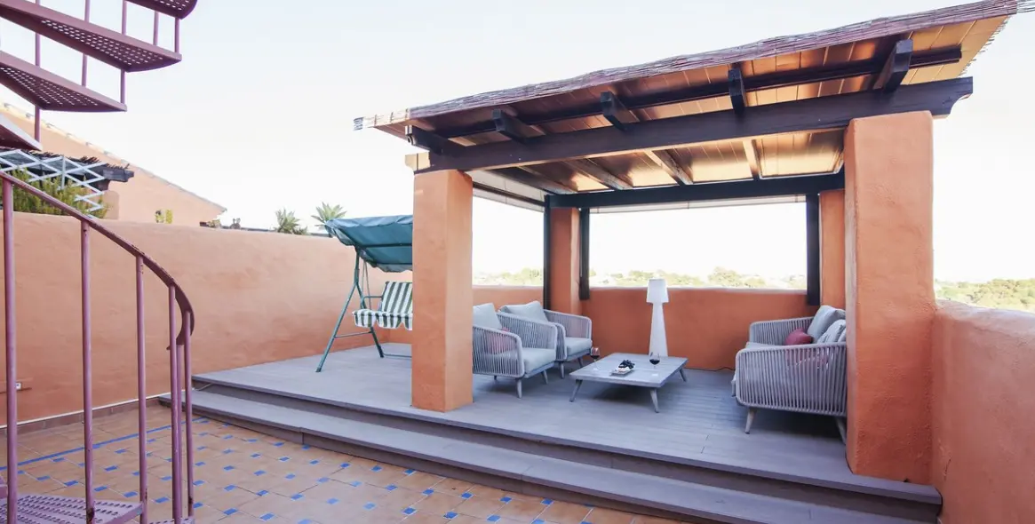 Sale of penthouse in Atalaya 11