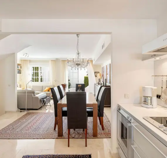 Sale of townhouse in Nueva Andalucía