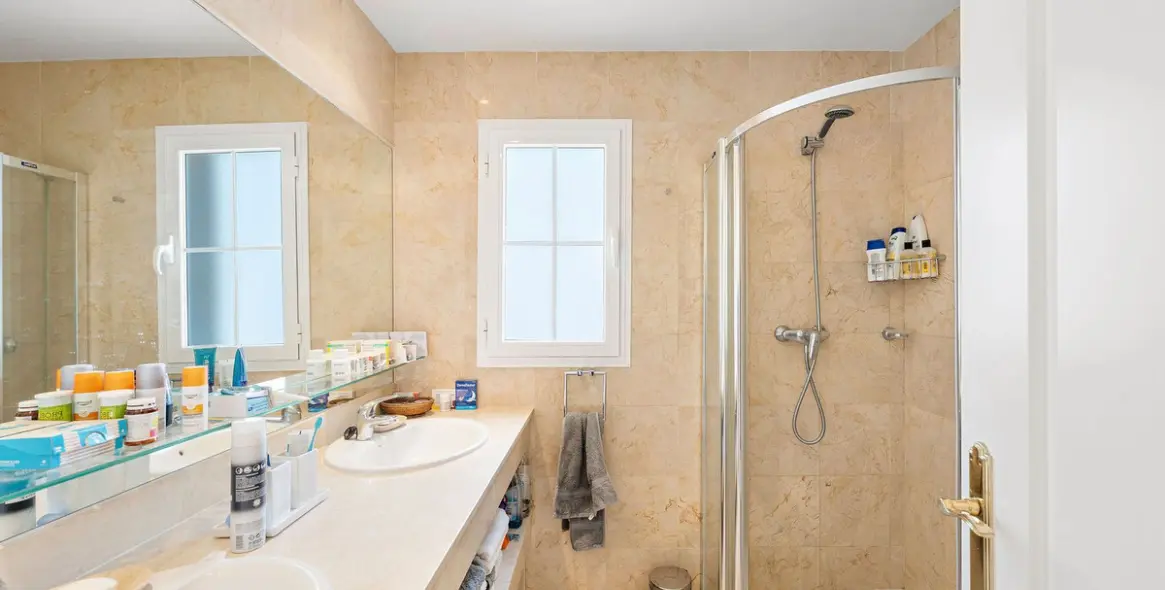 Sale of townhouse in Nueva Andalucía 13