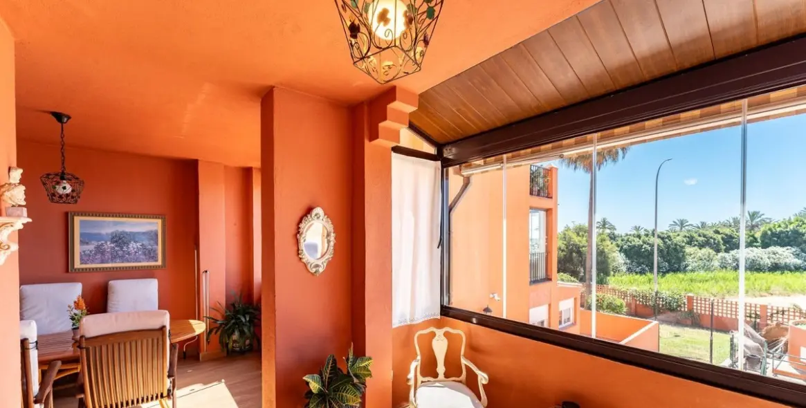 Продажа апартаментов на среднем этаже в Los Alamos 1