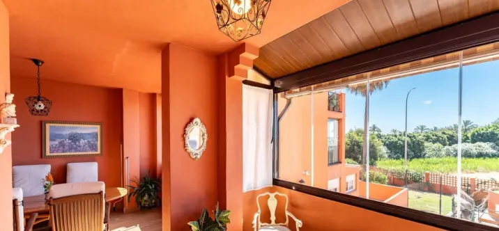 Venta de apartamento en planta media en Los Alamos 0