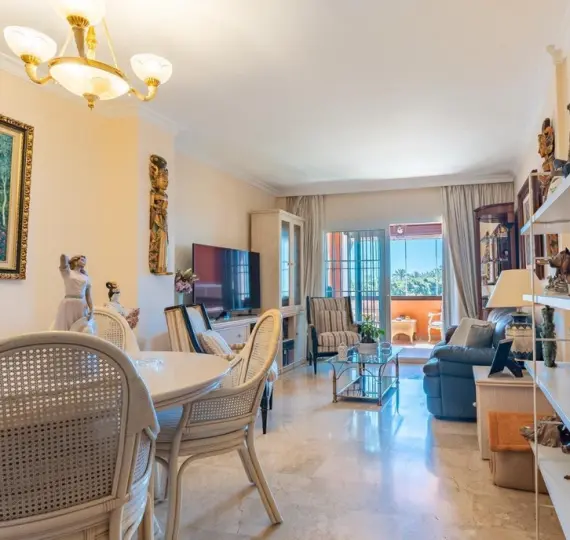 Venta de apartamento en planta media en Los Alamos