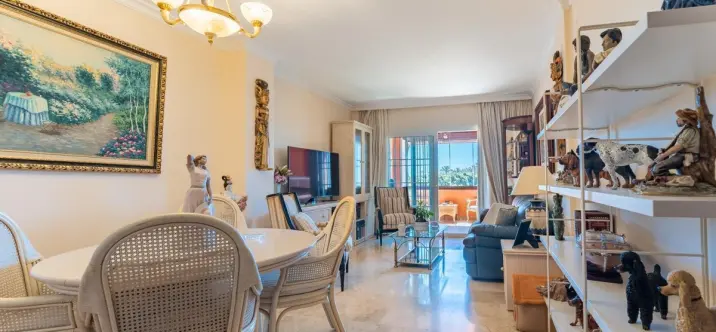 Venta de apartamento en planta media en Los Alamos 3