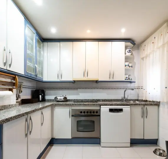 Venta de apartamento en planta media en Los Alamos