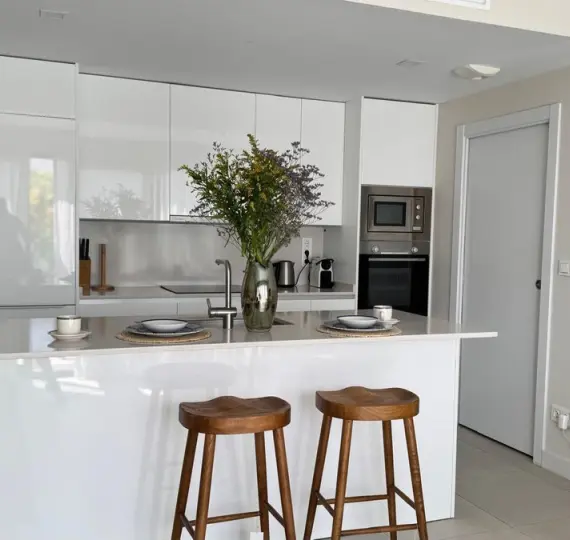 Middle floor apartment R5105968