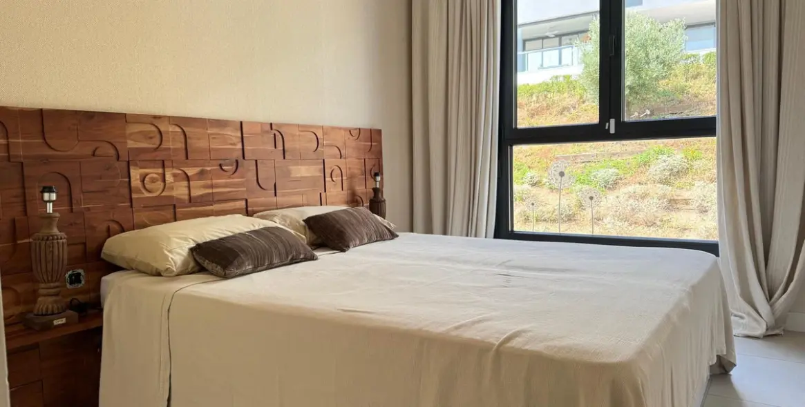 Sale of middle floor apartment in Estepona 19