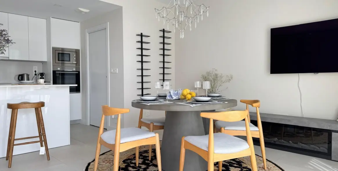 Sale of middle floor apartment in Estepona 2