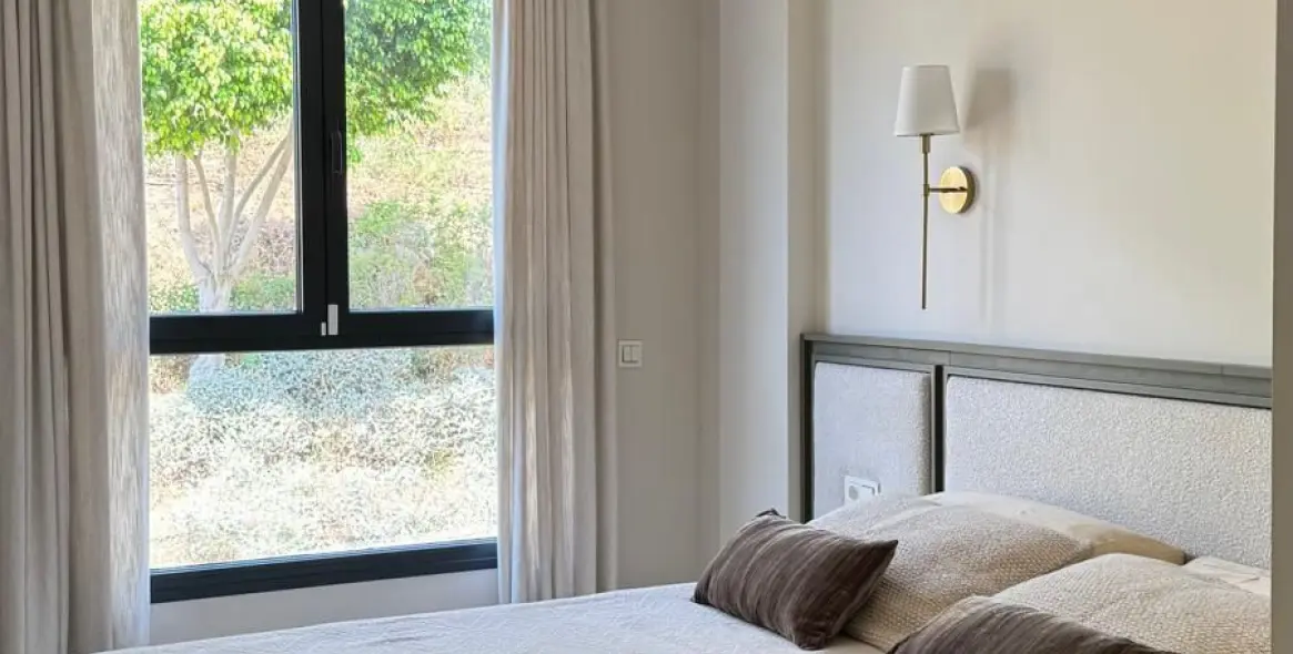 Sale of middle floor apartment in Estepona 15