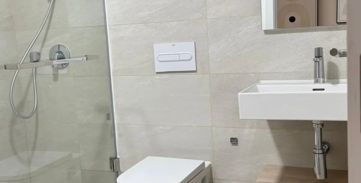 Sale of middle floor apartment in Estepona 25