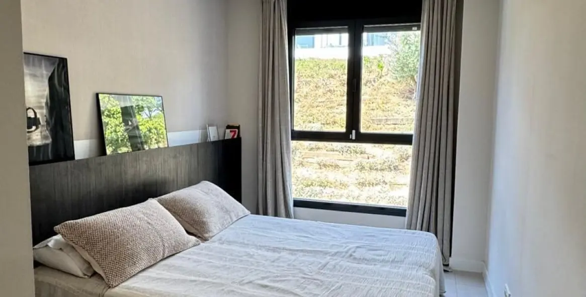 Sale of middle floor apartment in Estepona 26