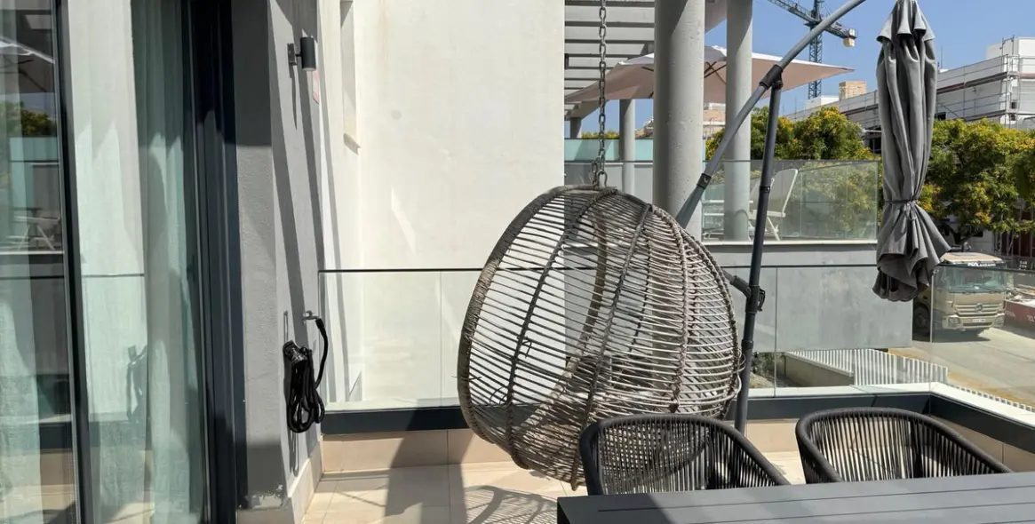 Sale of middle floor apartment in Estepona 28