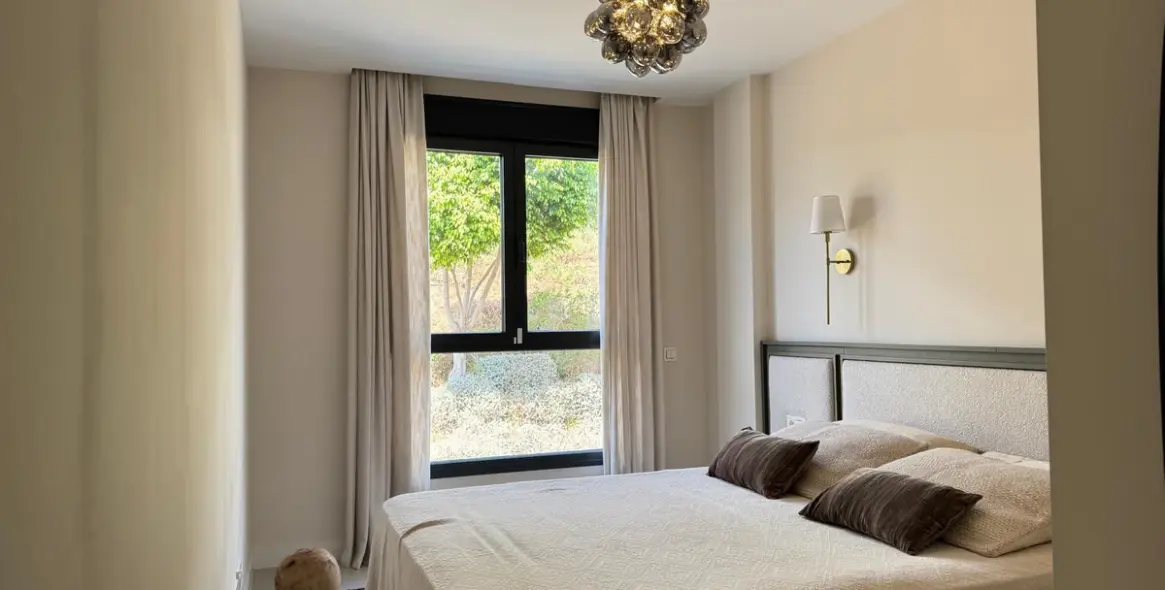 Sale of middle floor apartment in Estepona 30