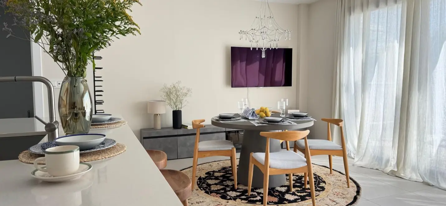 Продажа апартаментов на среднем этаже в Estepona 0