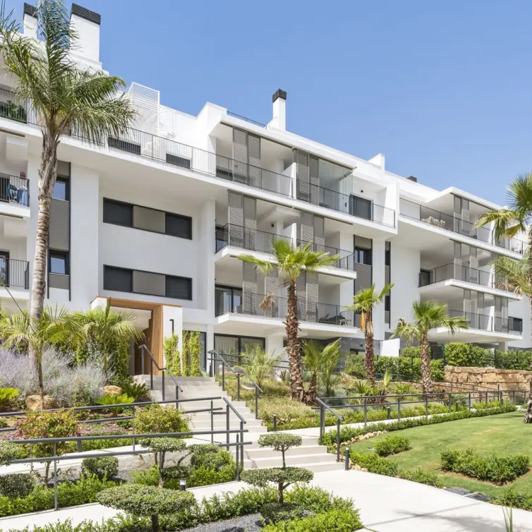 Sale of penthouse in Estepona