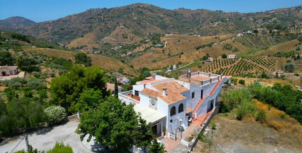 Venta de villa independiente en Cómpeta 1