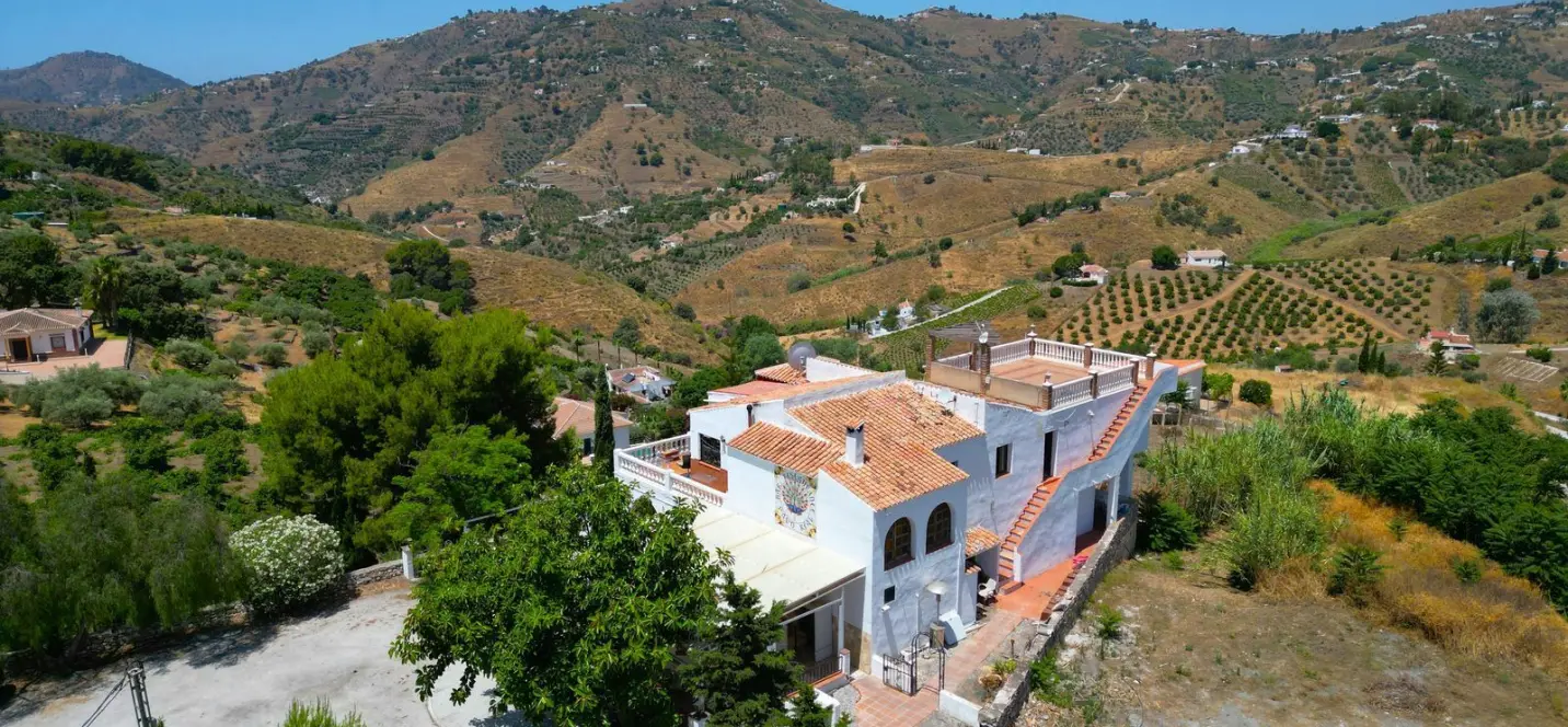 Sale of detached villa in Cómpeta 0