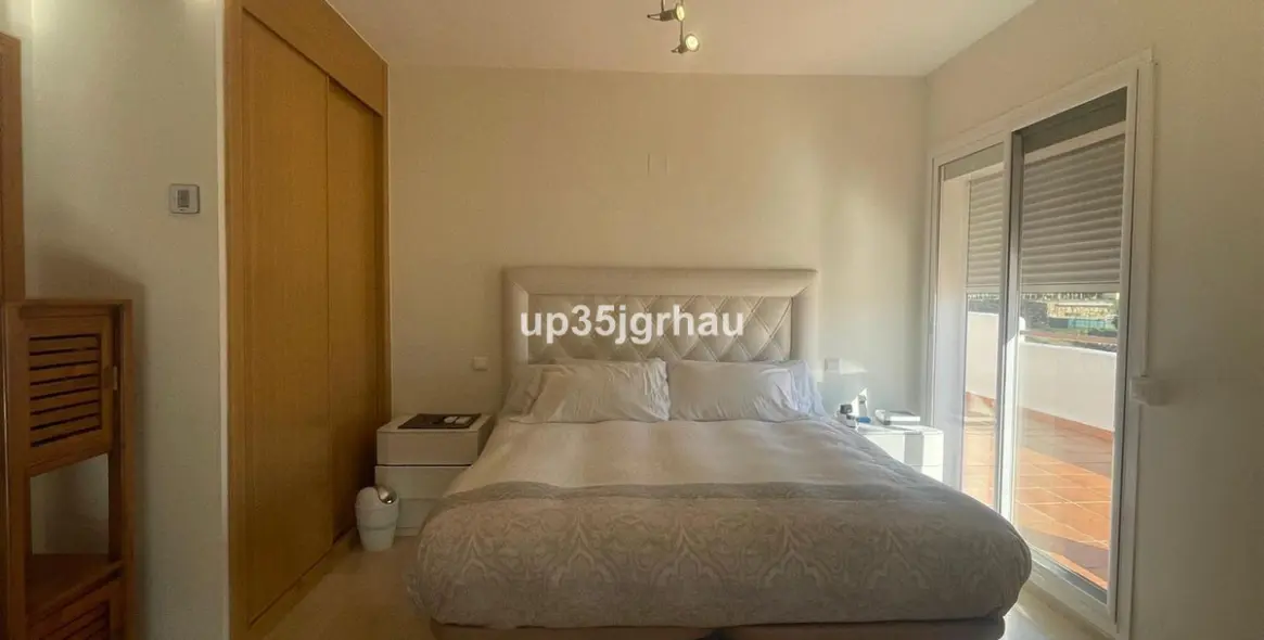 Sale of penthouse in Selwo 25