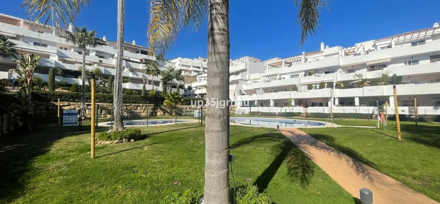 Sale of penthouse in Estepona 1