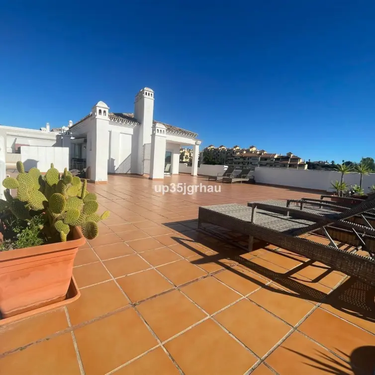 Sale of penthouse in Estepona