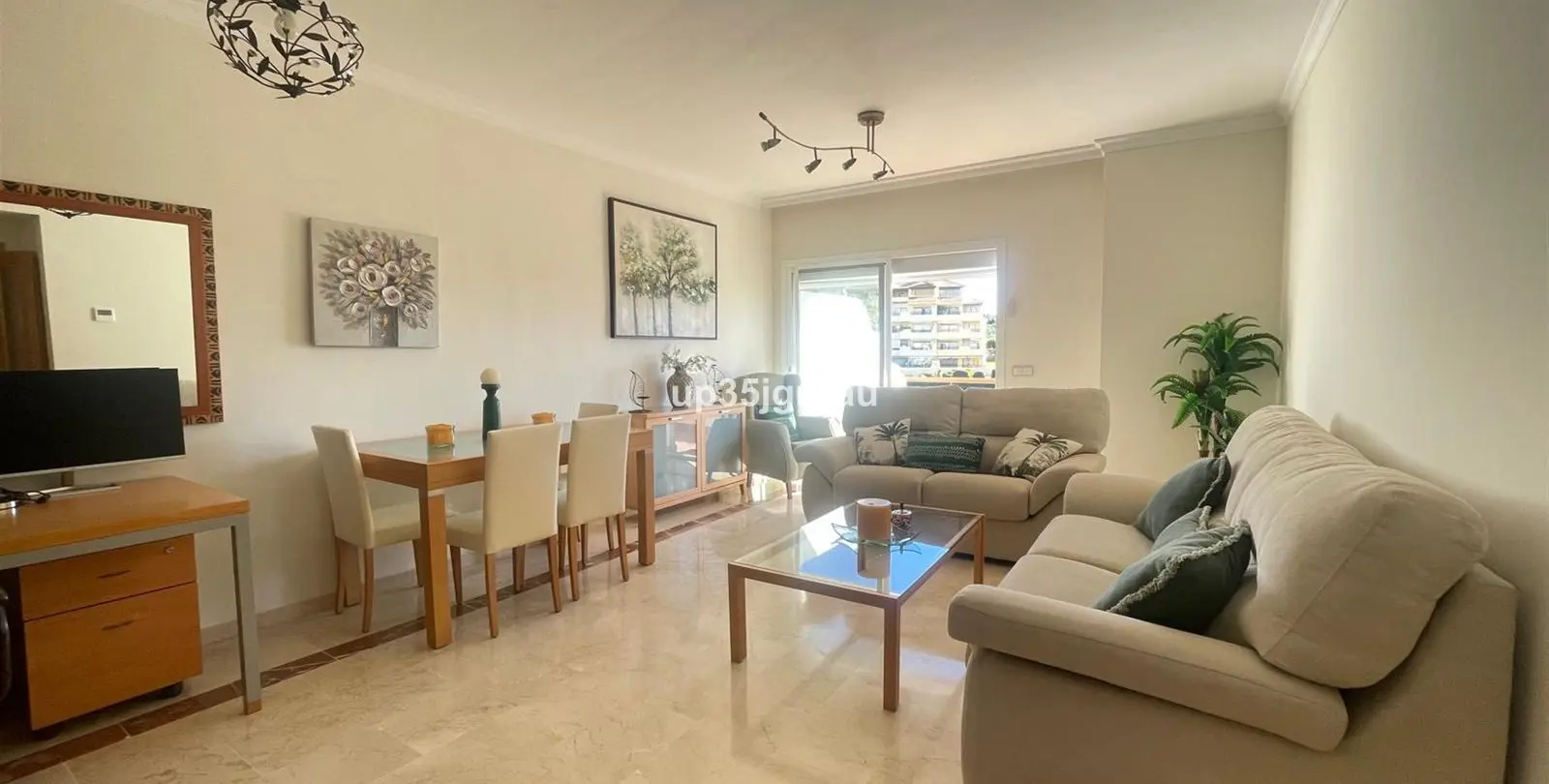 Sale of penthouse in Estepona 4