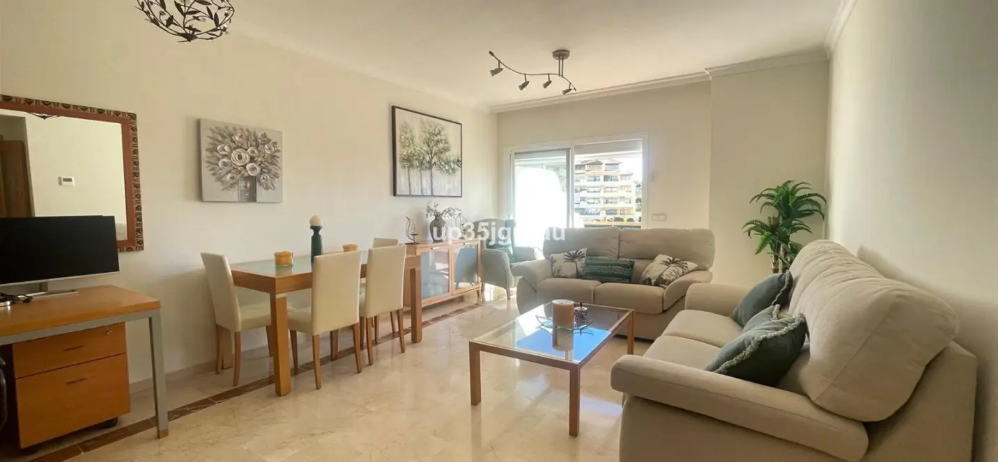 Sale of penthouse in Estepona 3