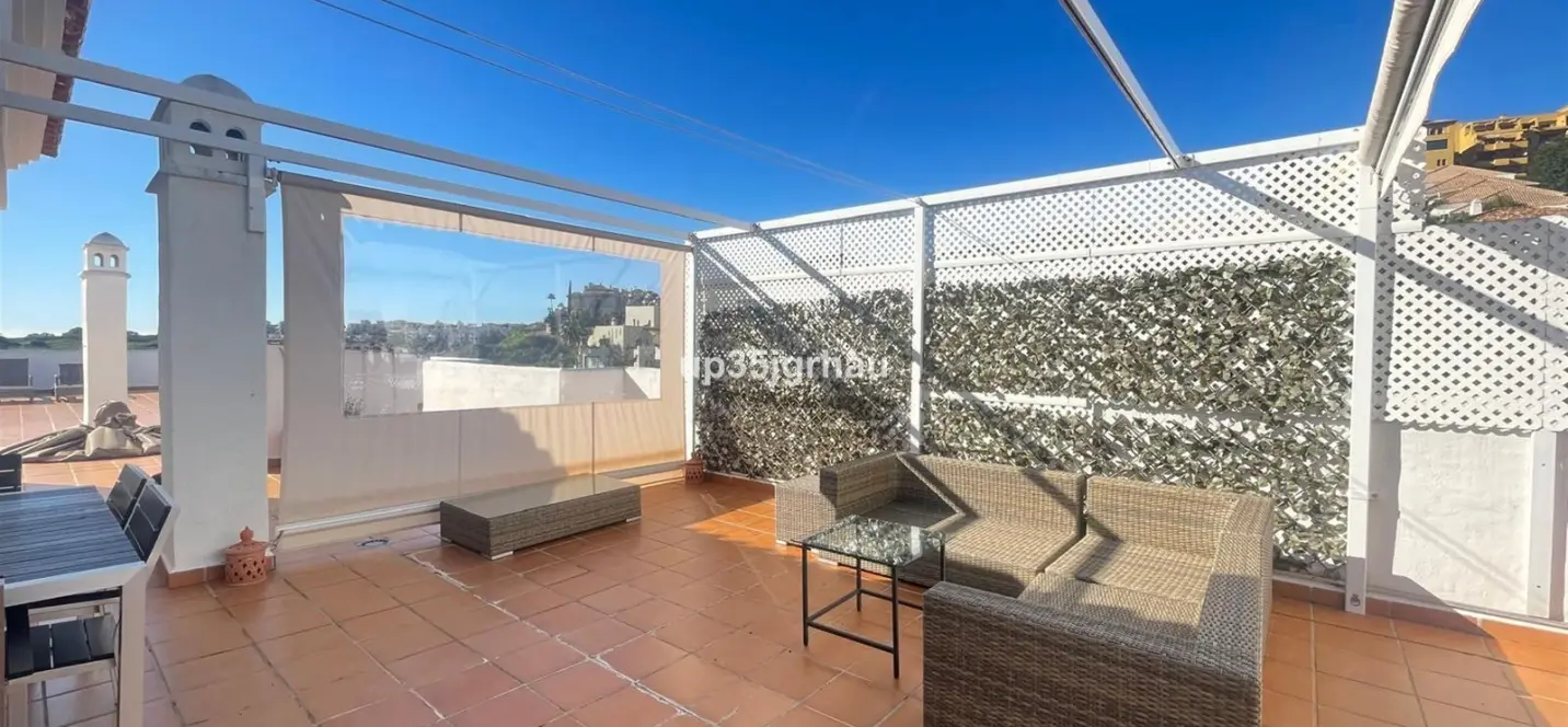 Sale of penthouse in Estepona 4