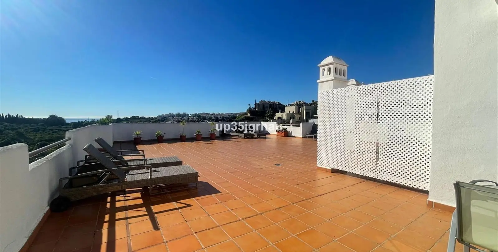 Sale of penthouse in Estepona 9