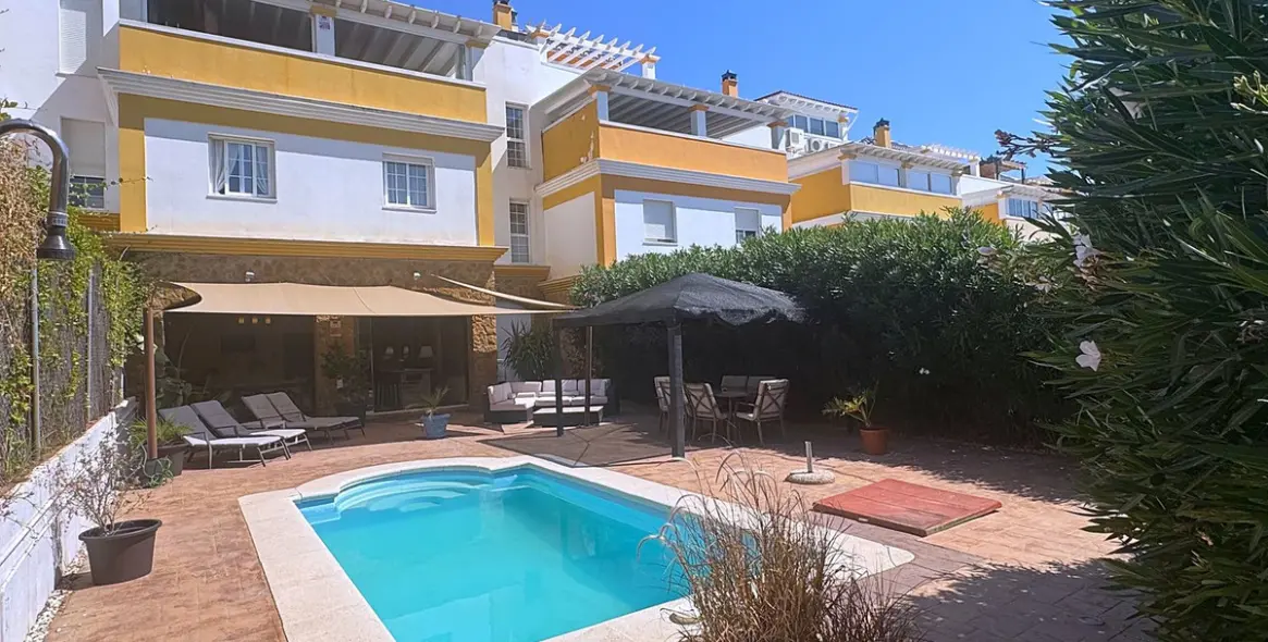 Продажа таунхауса в Calahonda 1