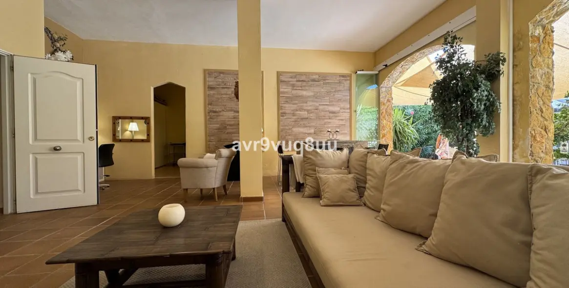 Продажа таунхауса в Calahonda 15