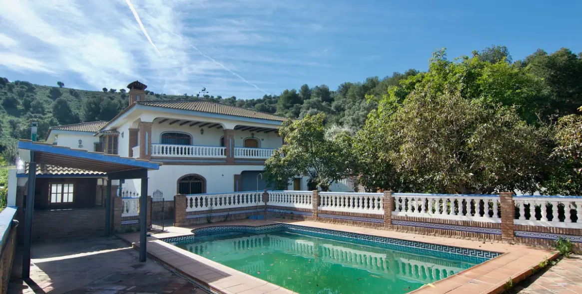 Sale of detached villa in Churriana 1