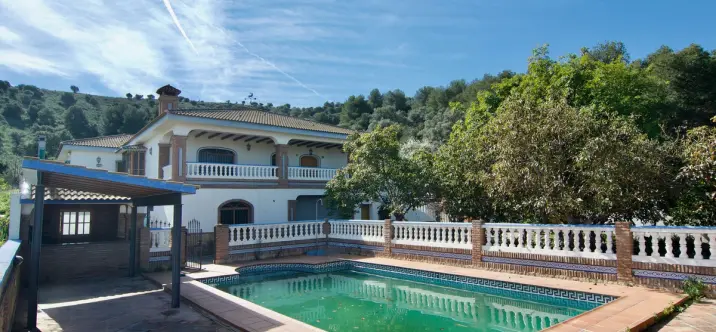 Sale of detached villa in Churriana 0