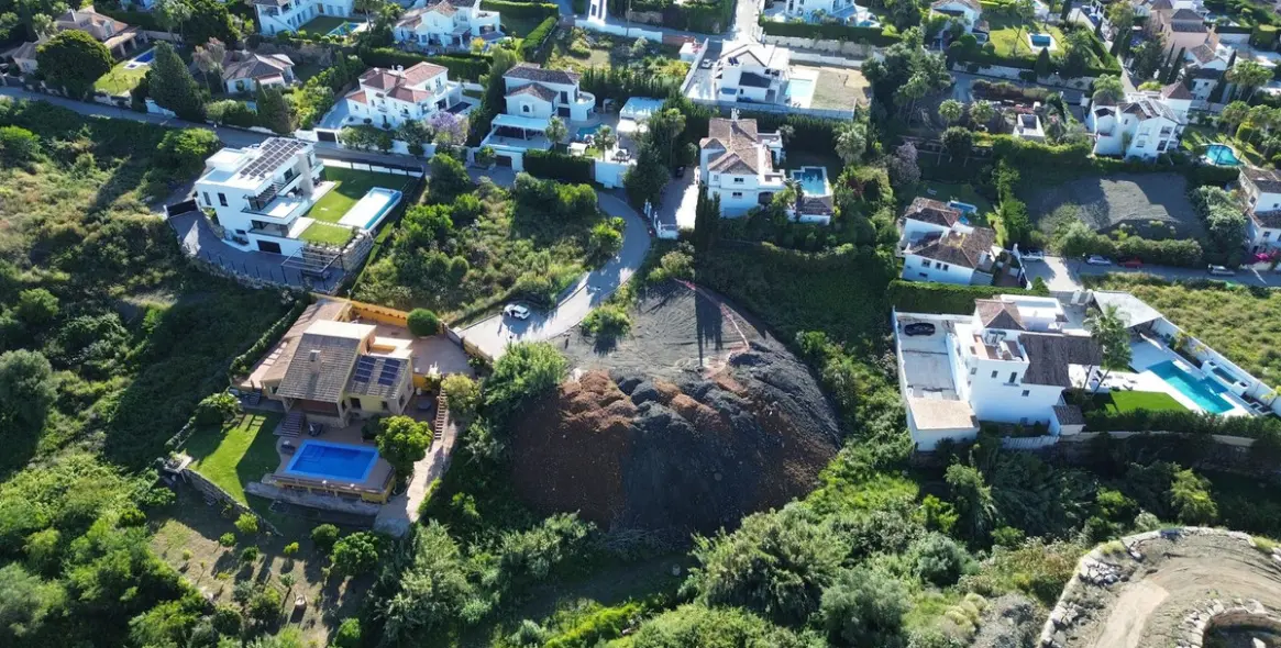 Sale of residential plot in Benahavís 1