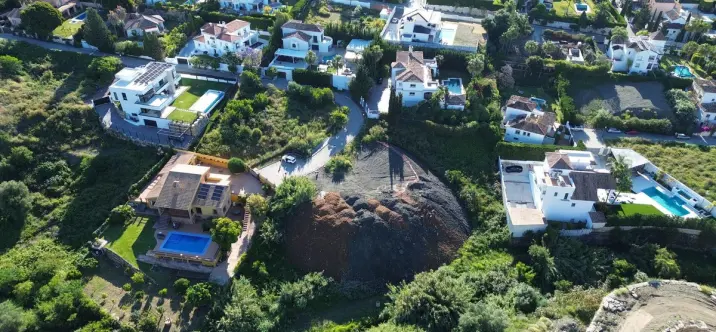 Sale of residential plot in Benahavís 0