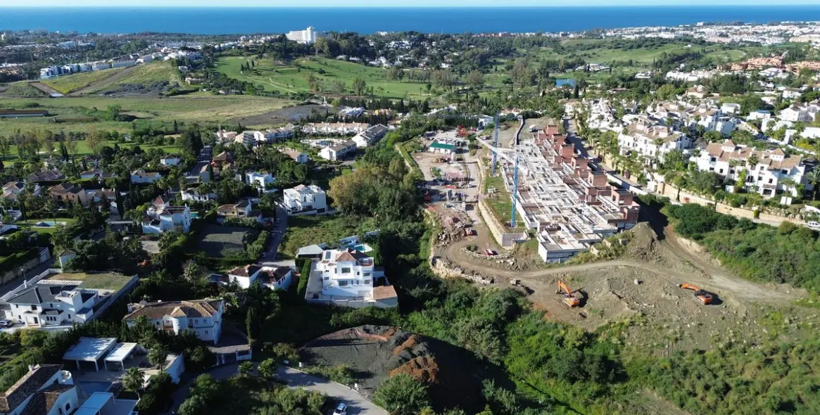 Sale of residential plot in Benahavís 2