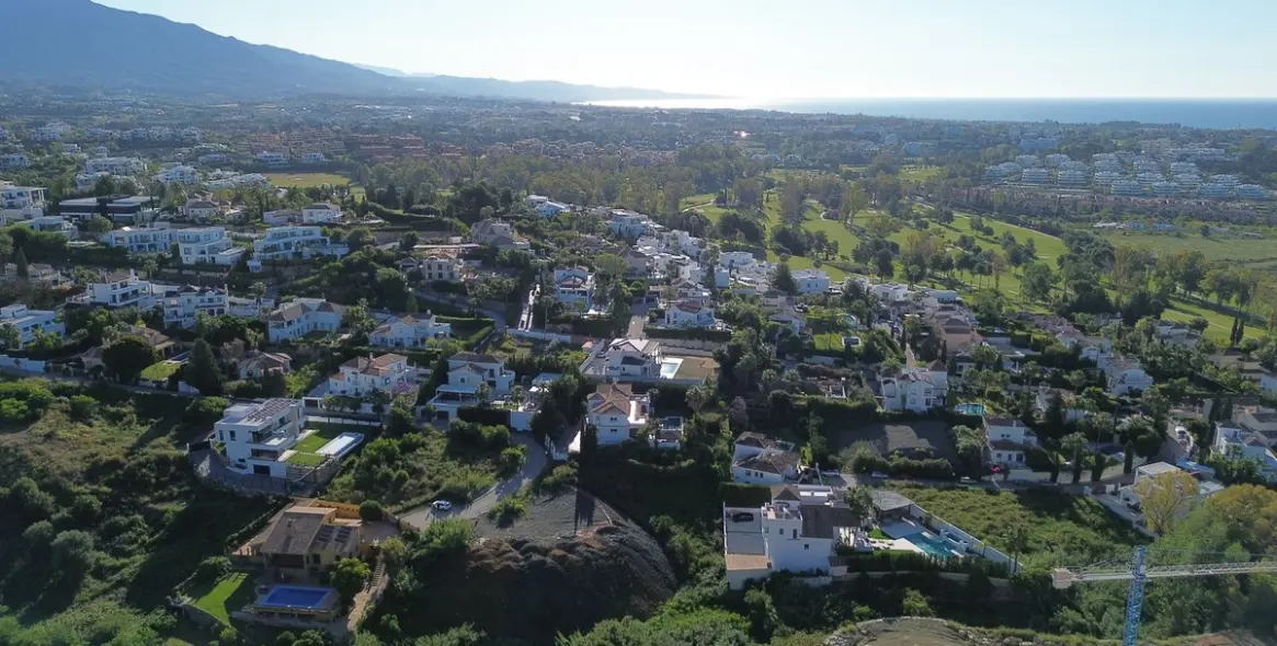 Sale of residential plot in Benahavís 3
