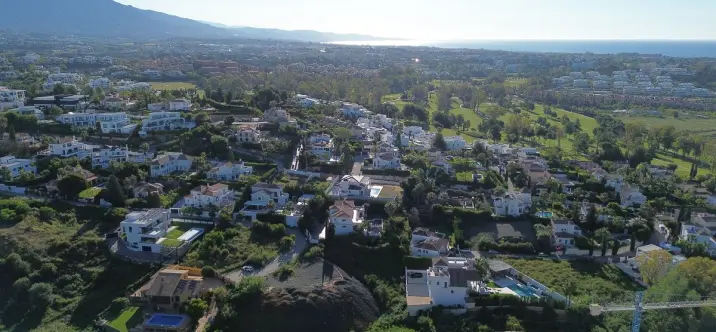 Sale of residential plot in Benahavís 2
