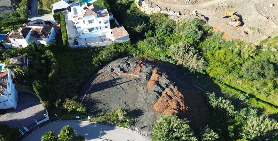 Sale of residential plot in Benahavís 4