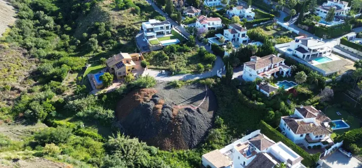 Sale of residential plot in Benahavís 4
