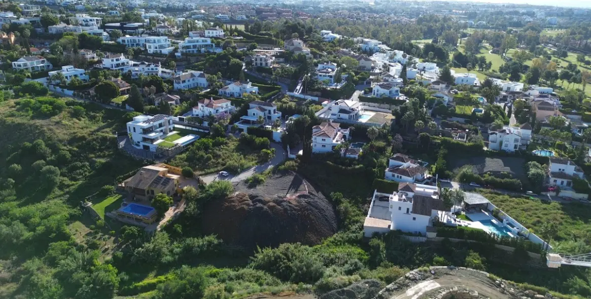 Sale of residential plot in Benahavís 6