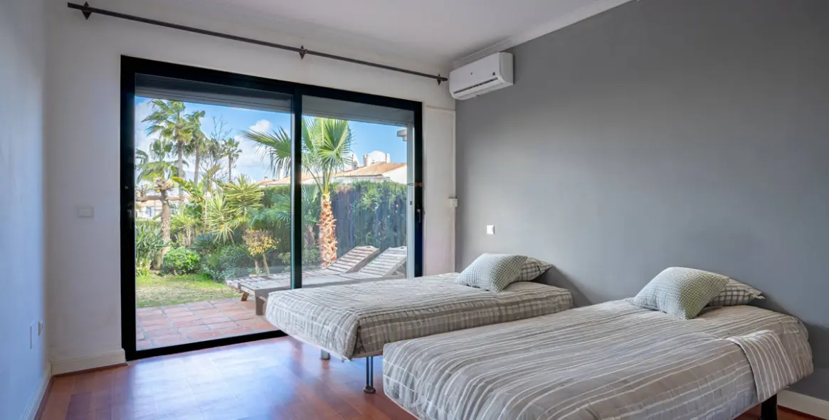 Продажа дома на две семьи в Riviera del Sol 10