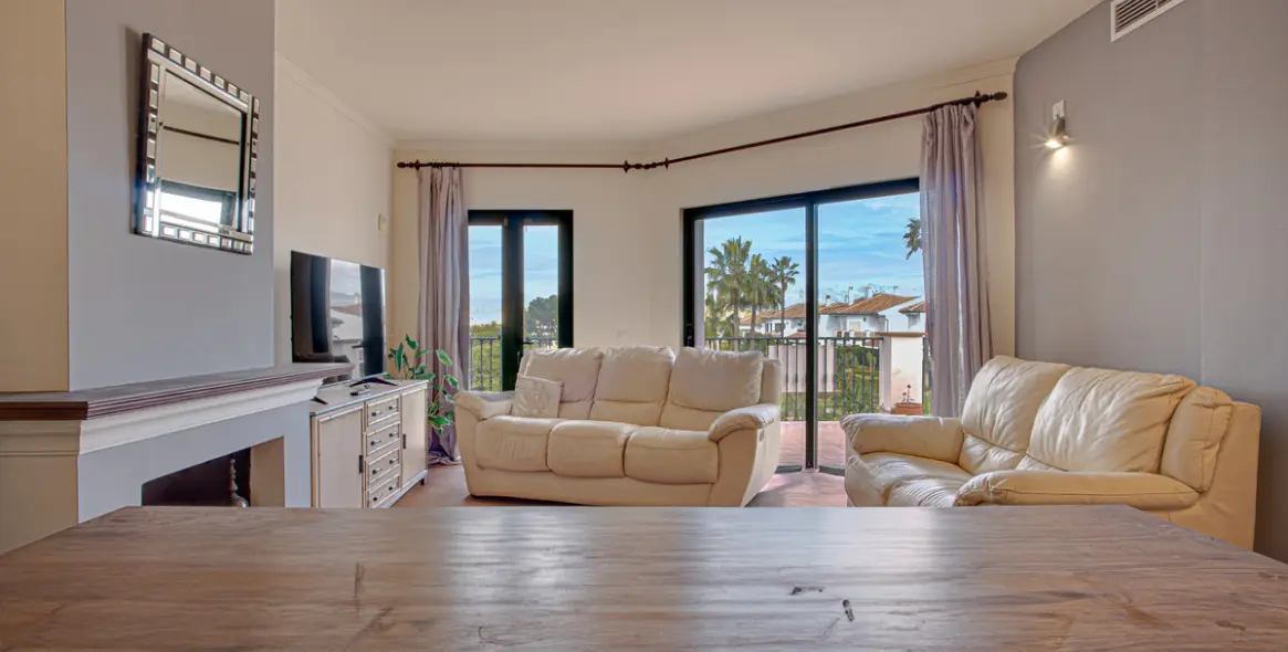 Продажа дома на две семьи в Riviera del Sol 3