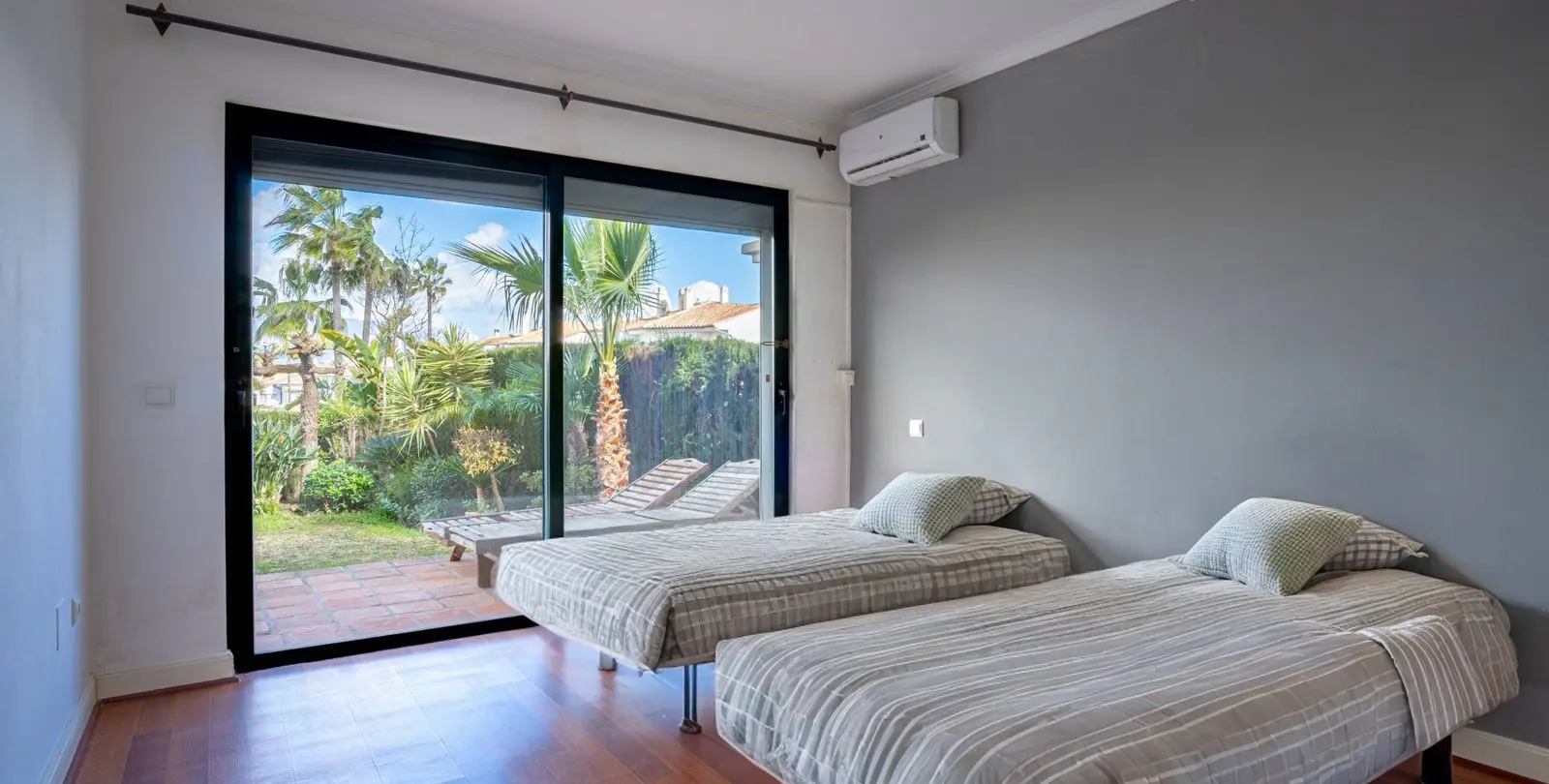 Продажа дома на две семьи в Riviera del Sol 10