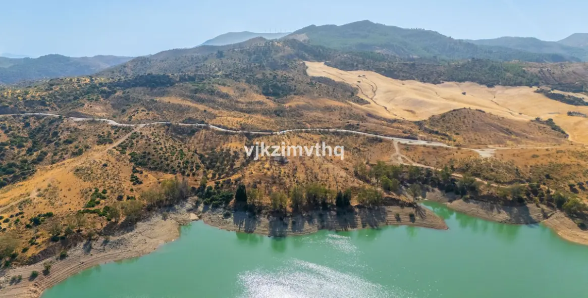 Sale of commercial plot in Ardales 2
