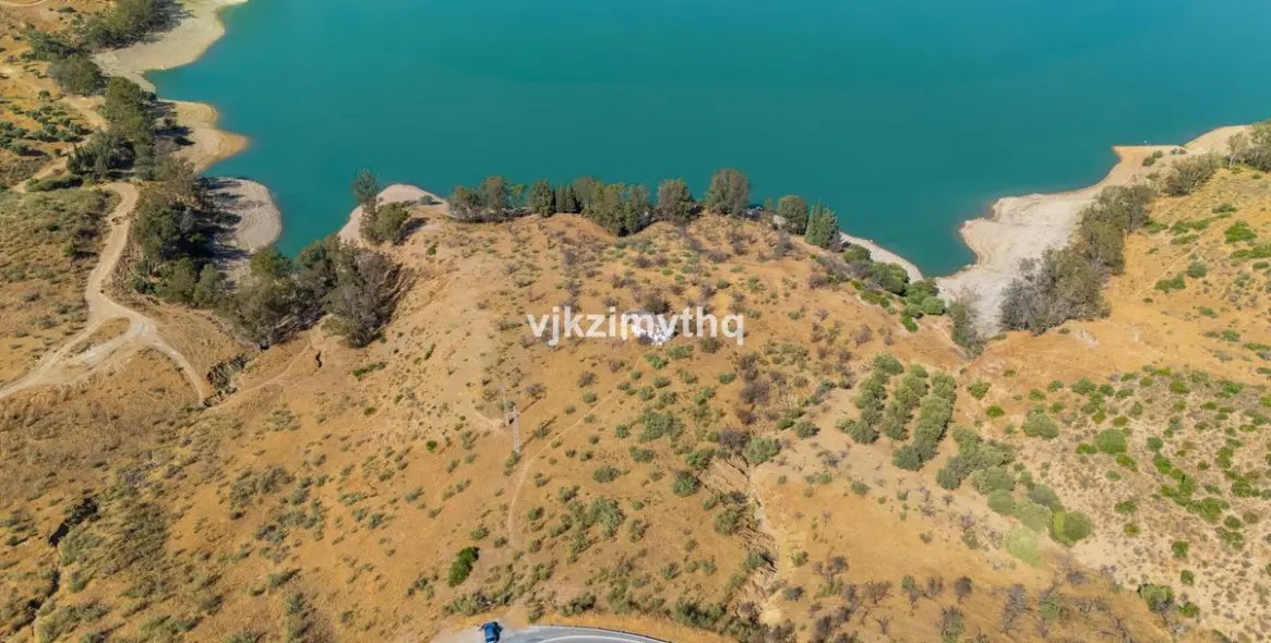 Sale of commercial plot in Ardales 5