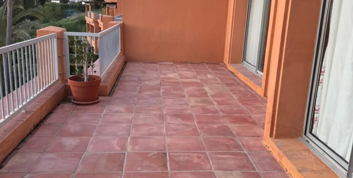 Long-term rent of penthouse in Atalaya 15