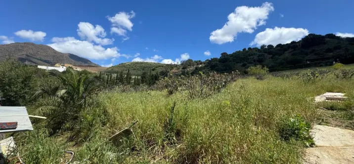 Sale of residential plot in Estepona 2