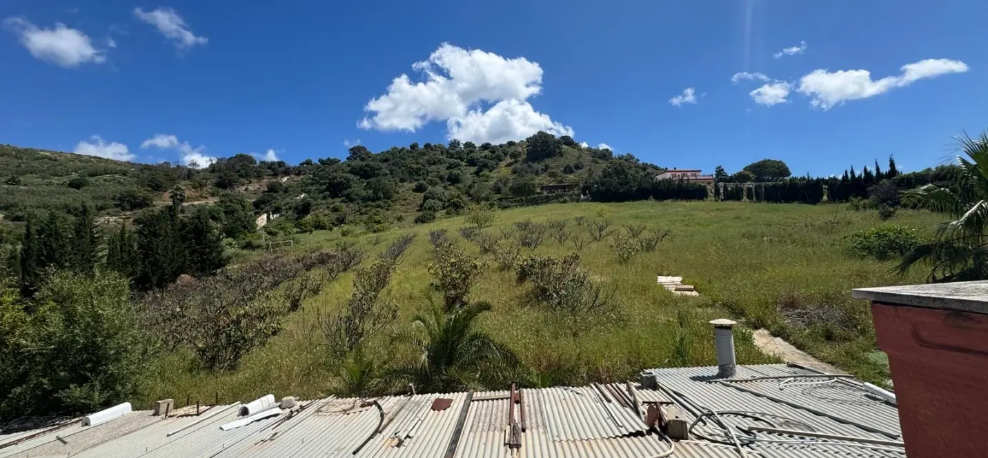 Продажа  жилого участка в Estepona 0